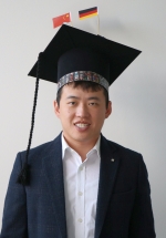 Promotion Piao Yinguang Piao mit Doktorhut